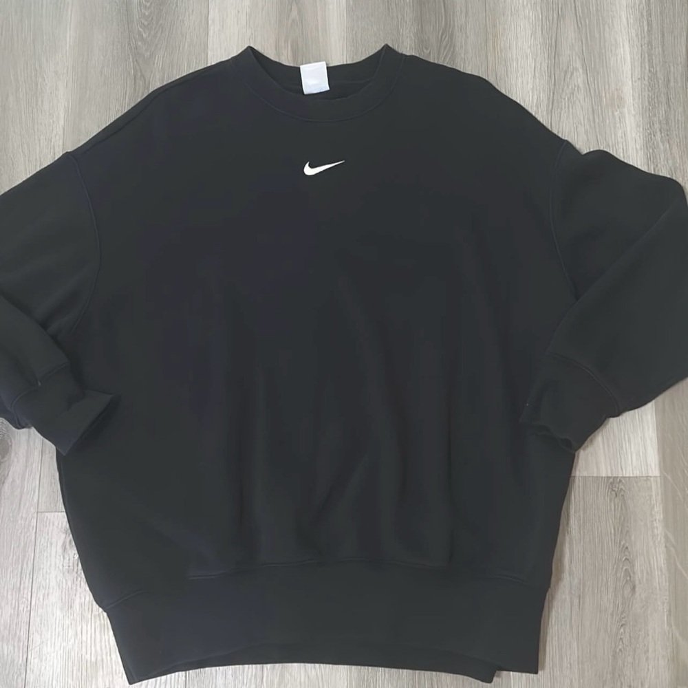 Nike center swoosh crew size Large